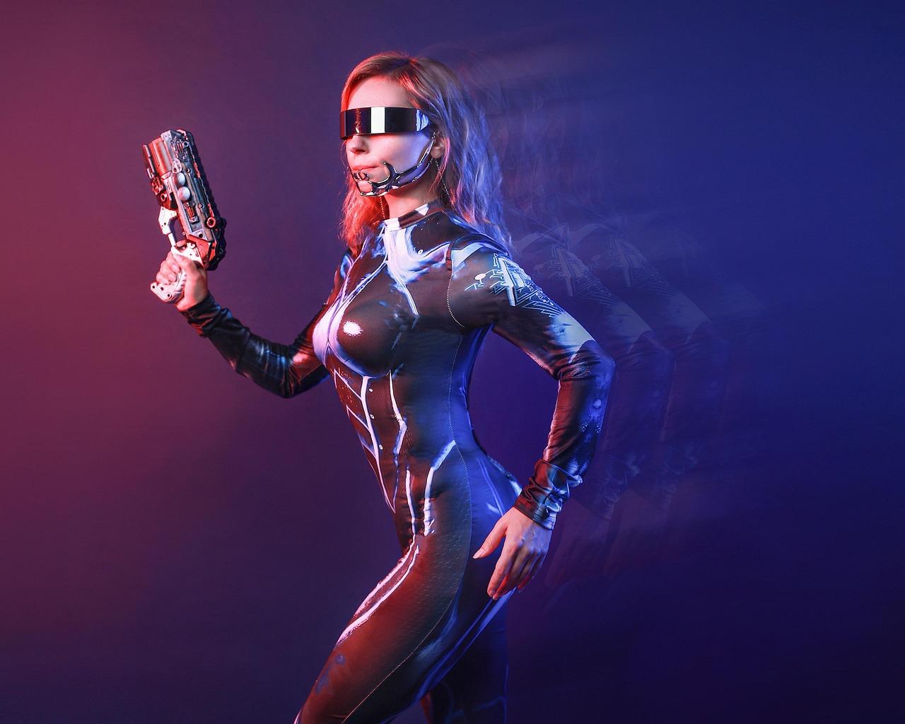 Guerrera cyborg futurista con visor tecnológico y arma de ciencia ficción