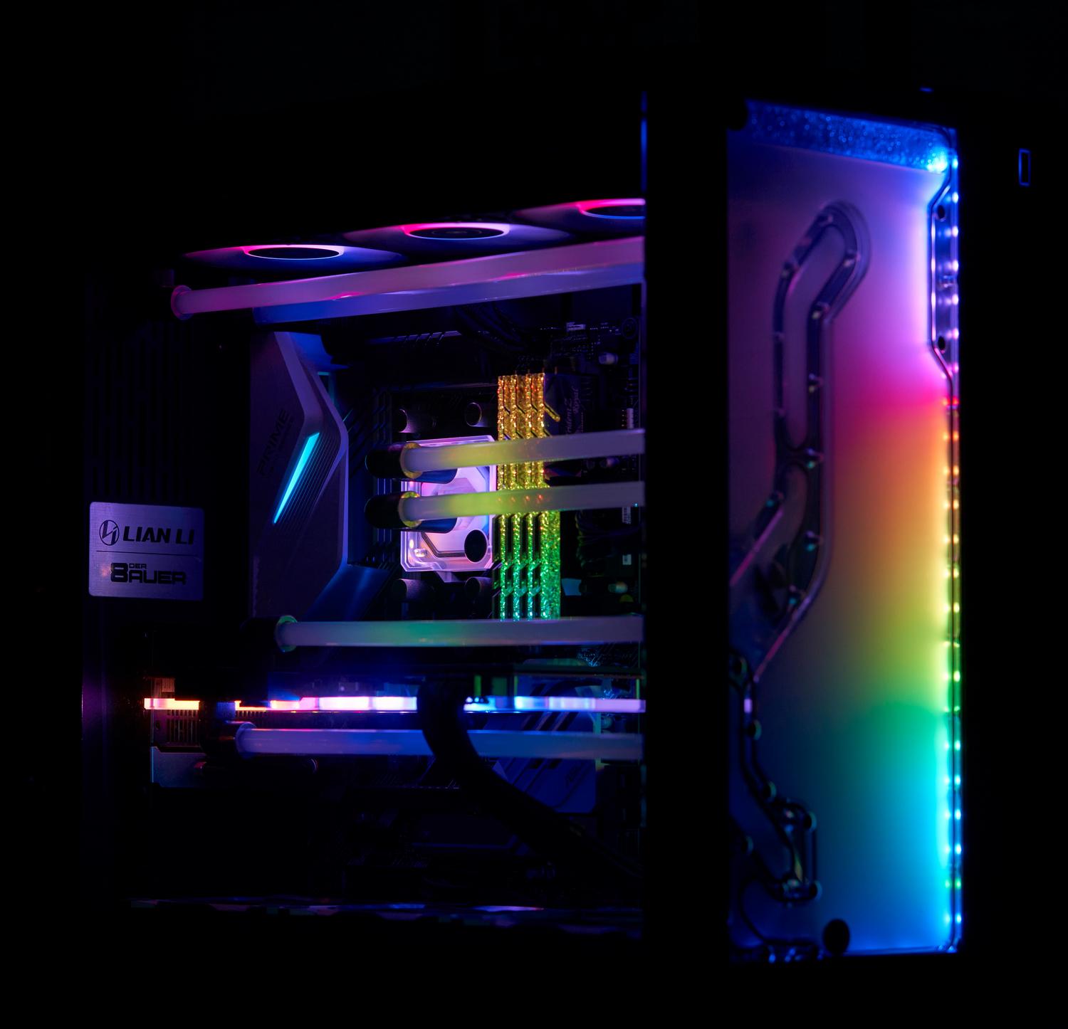Vista detallada del interior de un PC gaming con iluminación RGB vibrante y refrigeración líquida.
