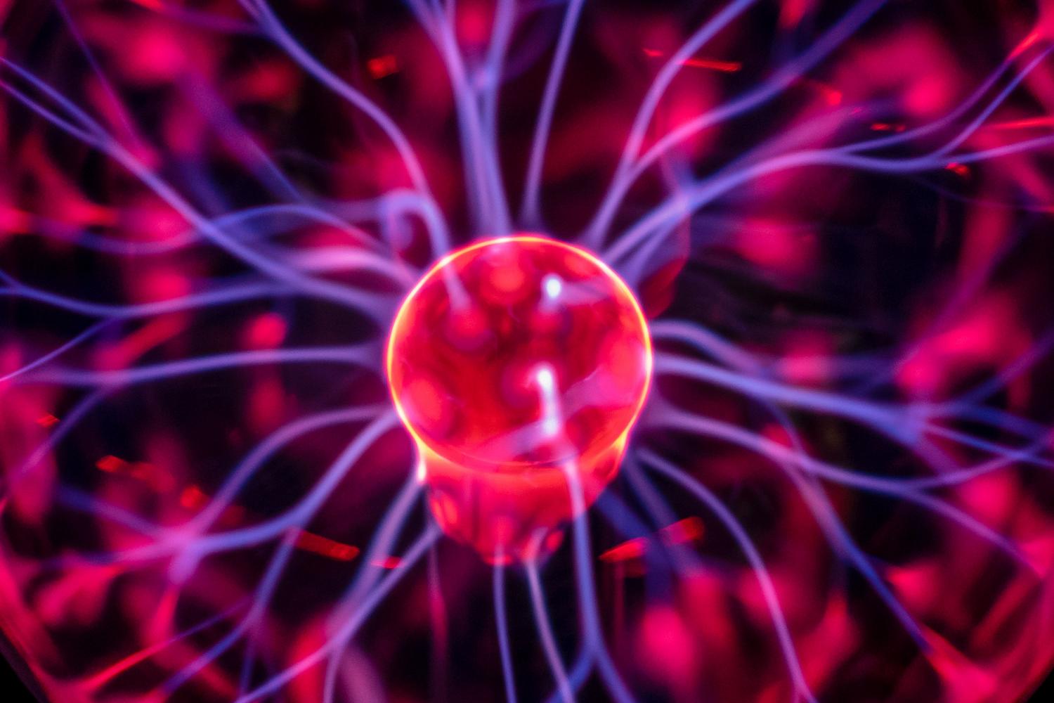 Globo de plasma con corrientes eléctricas púrpuras, ilustrando el Timbre Eléctrico de Toxtricity.