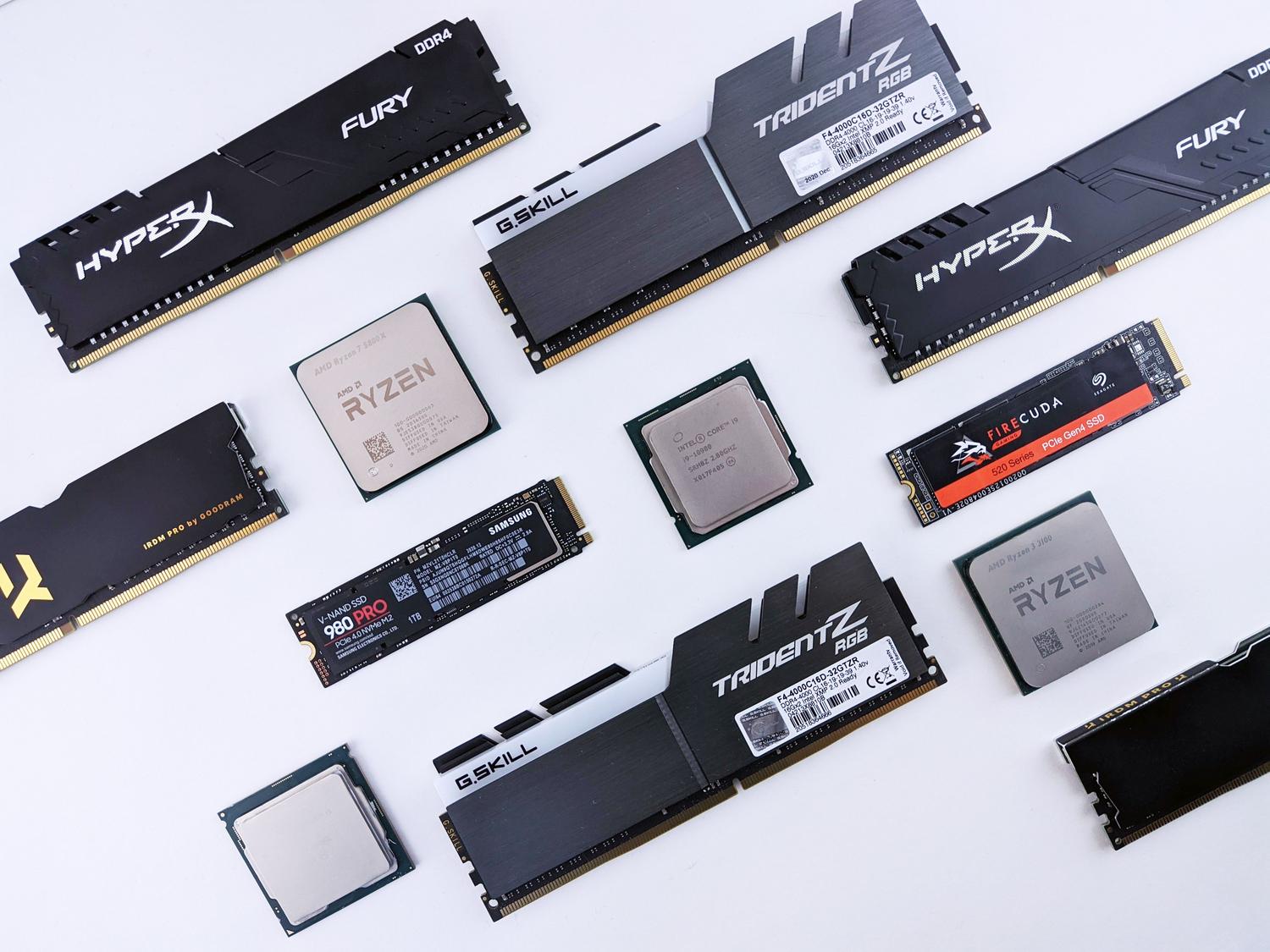 Componentes de hardware como memoria RAM y procesadores CPU, que son los recursos físicos gestionados por el Power Throttling de Windows.